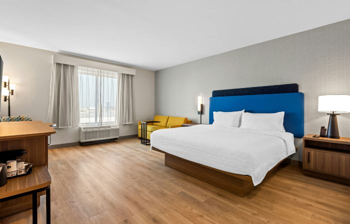 HAMPTON INN AND SUITES BY HILTON INTERCOURSE
