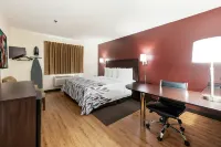 Red Roof Inn Auburn - Parkplatz