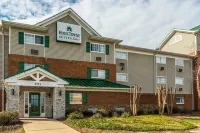 HomeTowne Studios & Suites Charlotte - Concord - parking