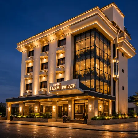 Hotel Laxmibai Palace- Only 300 Miter from Sai Baba Temple!!!!