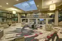 DoubleTree by Hilton Decatur Riverfront - parking