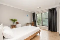 Charming 4-bed Getaway With Pool & Garden Oasis - Bintang 3