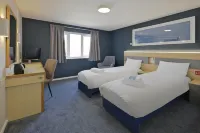 Travelodge Bedford Marston Moretaine - Parking