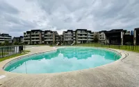 Lakefront Apartment - BBQ, Garden, Pool & Parking - 2-Star