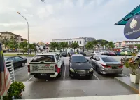 S Rose Hotel - parcheggio
