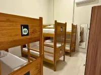 Base Hostel - Hostels