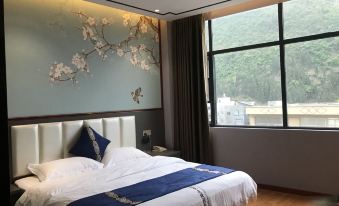 Xingren Salmon Resort Hotel