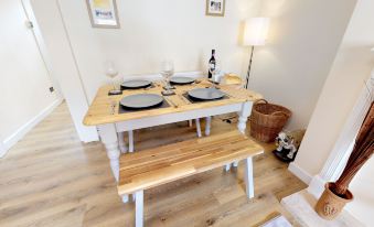 StayZo Westminster Stylish House Accommodation - Housity