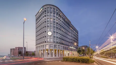 Amadi Panorama Hotel Отели рядом с достопримечательностью «Мост Питон»