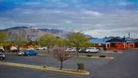 The Classic Desert Aire Hotel - parking