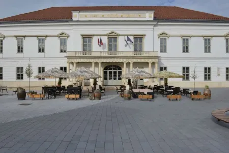 Mercure Szekesfehervar Magyar Kiraly Отели в г. Секешфехервар