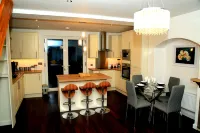 A Modern, Comfy Newly Remodeled 2Bd House