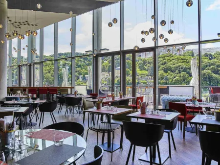 Novotel Lyon Centre Confluence Bord de Saone Отели рядом с достопримечательностью «Аквариум дю Гран Лион»
