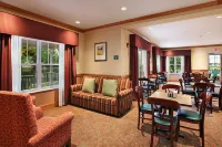 Holiday Inn Express & Suites Columbus Airport East