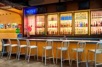 Aloft Montreal Airport - bar