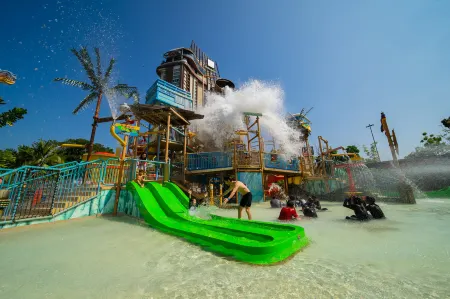 Holiday Inn Resort Vana Nava Hua Hin Отели рядом с достопримечательностью «Hua Hin Clock Tower»