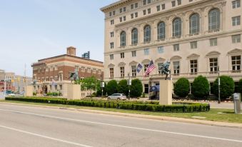 Frontdesk City Club Apts Lafayette Park Detroit