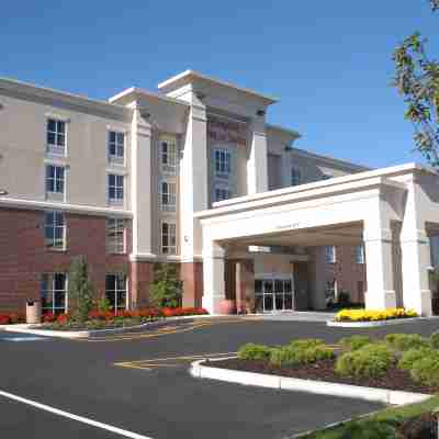 Hampton Inn & Suites Plymouth Hotel Exterior