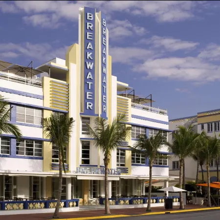 Hotel Breakwater South Beach Отели рядом с достопримечательностью «Фламинго Парк»