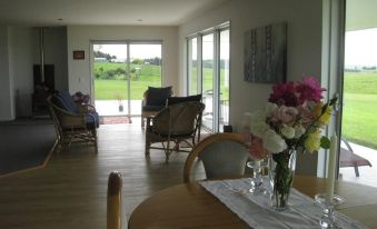 Solace Country House Bed and Breakfast - Housity