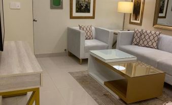 1 Bedroom Apartment Designer Furnished Diamount-10