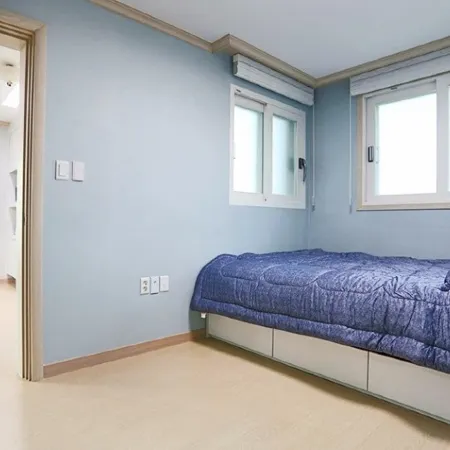 Yeosu Baekya Sea Pension Отели рядом с достопримечательностью «Поле для гольфа The Ocean»