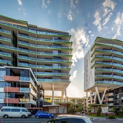 Arena Apartments by CLLIX Hotel dekat Konservatorium Queensland