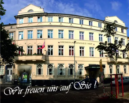 ホテル ニーダーレンディッシャー ホフ シュヴェリーンのホテル
