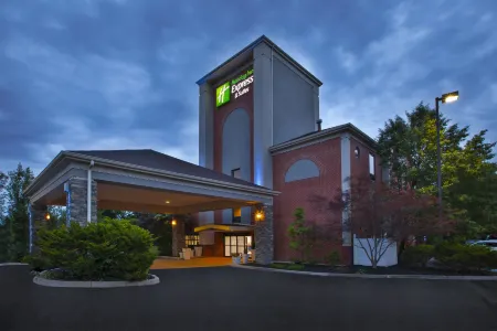 Holiday Inn Express & Suites Cincinnati Northeast-Milford