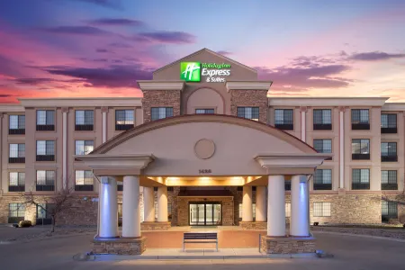 Holiday Inn Express & Suites FT. Collins Отели рядом с достопримечательностью «Библиотека Каунсил Три»