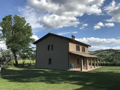 Agriturismo Querceto Hotel dekat Monastero di Betlemme "Madonna del Deserto"