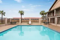 Super 8 by Wyndham Gulfport Biloxi Airport - Pools