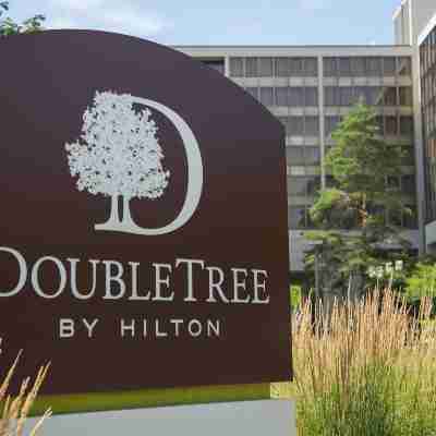DoubleTree by Hilton Chicago - Oak Brook Hotel Exterior