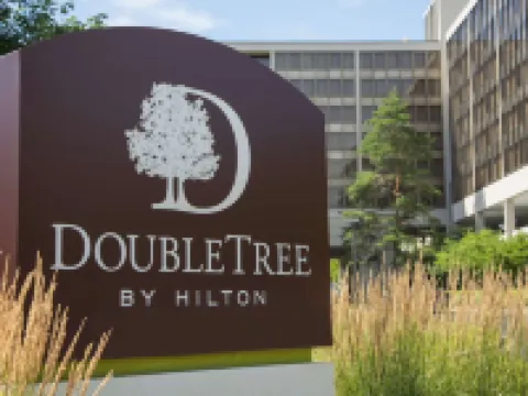 DoubleTree by Hilton Chicago - Oak Brook Hotels in Oak Brook