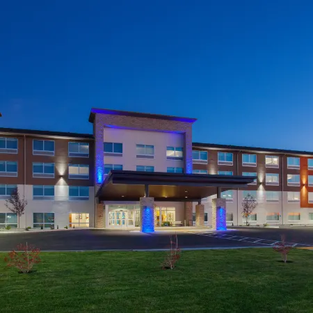 Holiday Inn Express & Suites MOSES LAKE by IHG