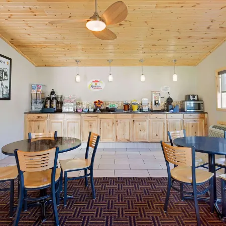 Super 8 by Wyndham Elkins