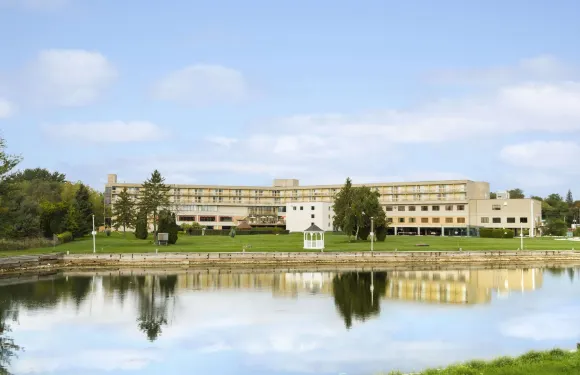 貝勒維爾華美達海灣會議度假村