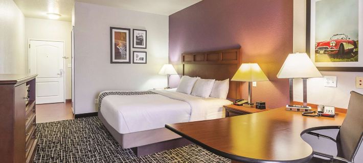 La Quinta Inn & Suites by Wyndham Bowling Green ウォーレンのホテル
