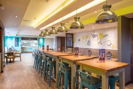 Premier Inn Birkenhead Town Centre Отели рядом с достопримечательностью «Центральная библиотека Биркенхед»