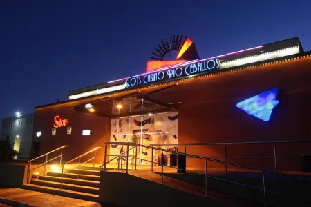 Howard Johnson Rio Ceballos Hotel y Casino