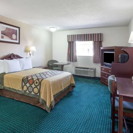 Super 8 by Wyndham Clinton