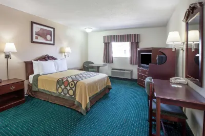 Super 8 by Wyndham Clinton