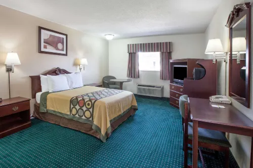 Super 8 by Wyndham Clinton