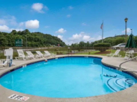 Quality Inn & Suites Mt Chalet Hotels in Rabun County