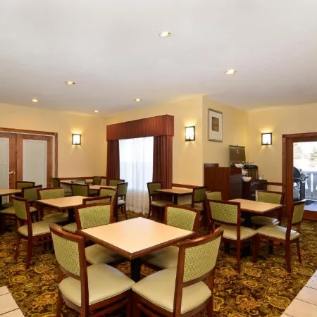 Country Inn & Suites by Radisson, Stevens Point, WI