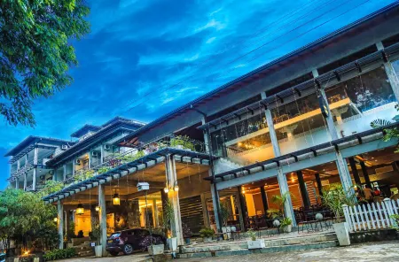 Oak Ray Ella Gap Hotel