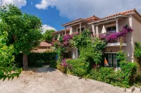 Lemonia Accommodations Hotels near Marathon