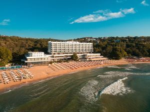 The Palace Hotel, Sunny Day