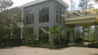 Selorejo Hotel & Resort Hotel dekat Pos Penampungan Susu Ramban