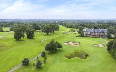 Carden Park Hotel, Golf Resort and Spa Отели в г. Пекфортон